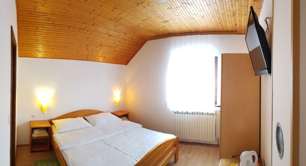 House Anamarija Hotel Selište Drežničko Kültér fotó