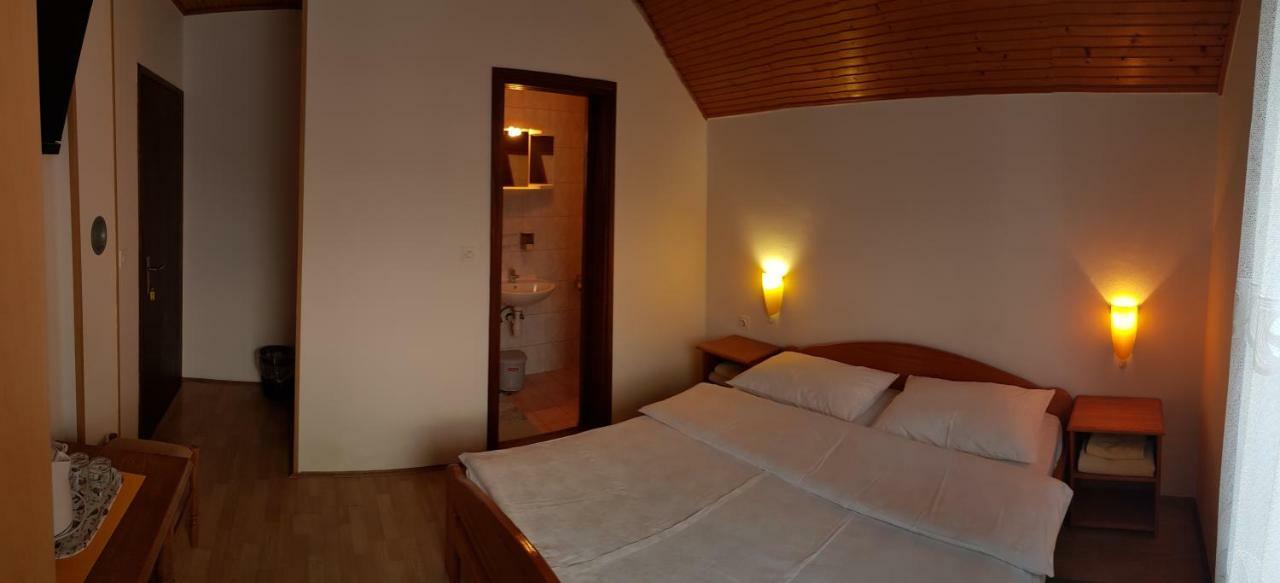 House Anamarija Hotel Selište Drežničko Kültér fotó
