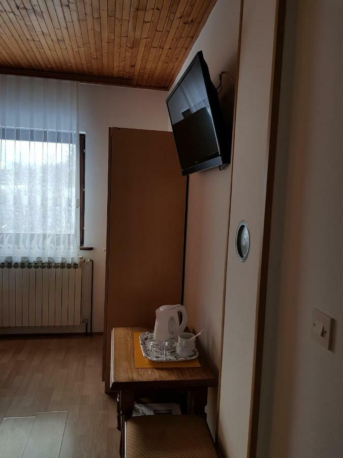 House Anamarija Hotel Selište Drežničko Kültér fotó