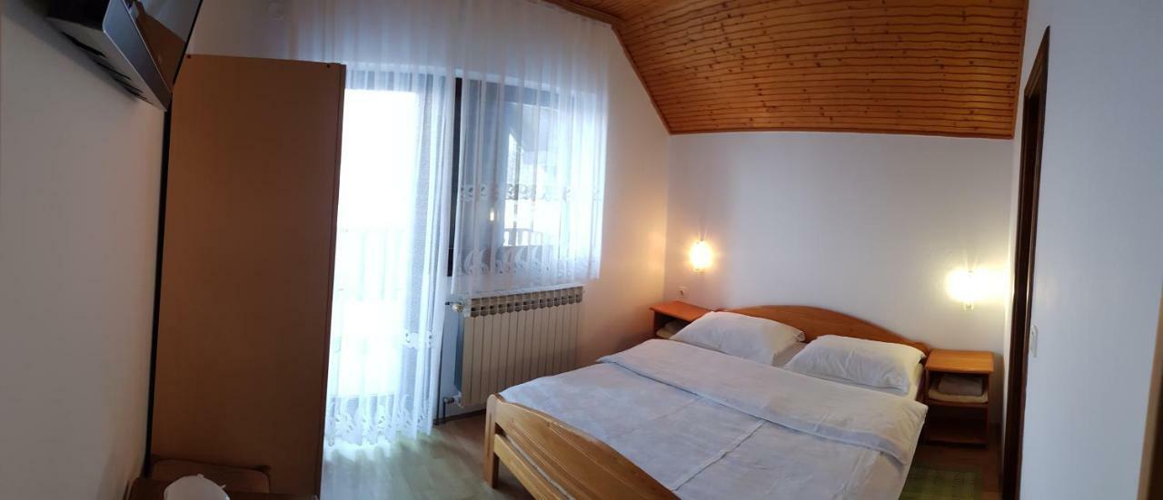 House Anamarija Hotel Selište Drežničko Kültér fotó
